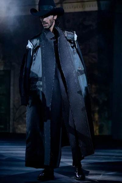 Look 19